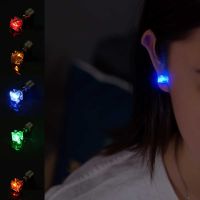 ต่างหูเม็ดกลมต่างหูส่องสว่างทรงสี่เหลี่ยมเรืองแสงสำหรับผู้หญิงต่างหูคริสต์มาส1ไฟคอมพิวเตอร์