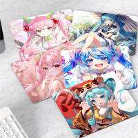 [HOT ZEXKLIOALQAQ 529] BANDAI Hatsune Miku 25x29เซนติเมตรแป้นพิมพ์ขนาดเล็กเสื่อตารางเสื่อนักเรียน Gabinete พีซี Gamer สก์ท็อปแผ่นรองเมาส์สำหรับ PC โต๊ะแผ่น