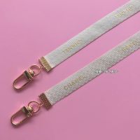 mask strap สายคล้องแว่น สายคล้องหน้ากาก สายคล้องแมสชาแนล Chanel Ribbon MASK STRAPS ริบบิ้นแบรนด์เนมแท้ สีทอง สายคล้องแมส สายคล้องแมสเด็ก สายคล้องแมสผู้ใหญ่  สายคล้องคอ