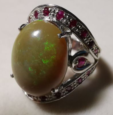 Fire Opal and Ruby แหวนพลอยแท้พลอยโอปอลไฟประกายส้มเหลือบเขียว ล้อมทับทิม โอปอลไฟ 6 กะรัต เรือนเงิน 92.5 ชุบทองคำขาว ไซส์ 54
