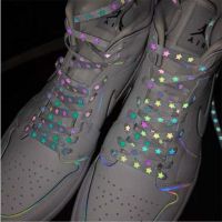 [HOT W] ใหม่ Holographic Reflective Star Shoelaces สะท้อนแสงสองด้าน High-Bright Luminous Flat Laces รองเท้าผ้าใบ ShoeLaces Strings