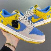 Kobe Bryant X SB Dunk Low "8 · 24" รองเท้าผ้าใบลําลอง เหมาะกับการเล่นกีฬา สเก็ตบอร์ด "เย็บด้วยกัน สีฟ้า สีเหลือง สีขาว สีเทา" LF2428-001