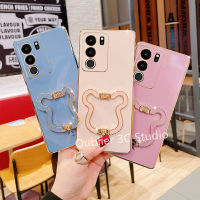 เคสโทรศัพท์ VIVOV29 VIVO V29 Pro V29e 5G 4G ปลอกดีไซน์ใหม่มาแรงเยาวชนสีลูกกวาดชุบด้วยไฟฟ้าซิลิโคนบางพิเศษปกอ่อนพร้อมขาตั้งหมีพับได้ Case 2023