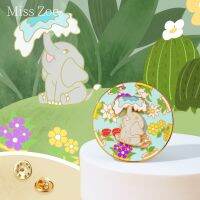 Sweet Romance Garden Elephant Rotating Brooches High-End Exquisite Creative Metal Badge Pin Anti Light Buckle Jewelry Medal Gift