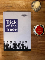 หนังสือ  trick of the trade(ปกแข็ง) กราฟไม่เคยหลอกใคร และ มันเป็นเช่นนั้นเสมอ