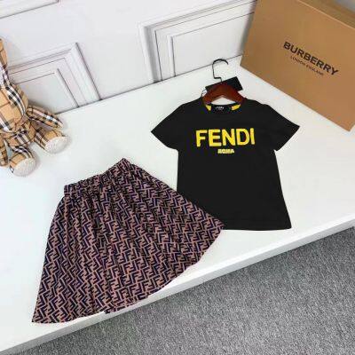 Fendi∮ ฤดูร้อนสาวสองชิ้นชุด2022แขนสั้นเสื้อยืดกระโปรงสูทสไตล์ตะวันตกในความสะดวกสบายของเด็กโต