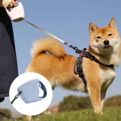 （PAPI PET）เชือกลากสุนัขหดแบบชาร์จ ABS สวมทนสัตว์เลี้ยงเดินเชือกจูงบ้านสวน