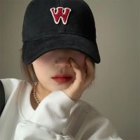 W letter hat womens autumn and winter fashion all-match Korean version of ins casual couple show face small wide brim peaked cap mens models