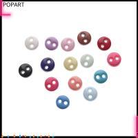 POPART 50pcs ของขวัญสาวน่ารัก ตุ๊กตาจิ๋ว หัตถกรรม เครื่องประดับ ปุ่มมินิ หัวเข็มขัดเย็บเสื้อผ้า หัวเข็มขัดพลาสติก เสื้อผ้าตุ๊กตา DIY