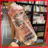 Zozo ✨Ready Stock✨ ขวดน้ำ2ลิตรกับฟางหญิงเหยือกสาวแบบพกพาขวดออกกำลังกายจักรยานถ้วยฤดูร้อนน้ำเย็นเหยือกที่มีเครื่องหมายเวลา