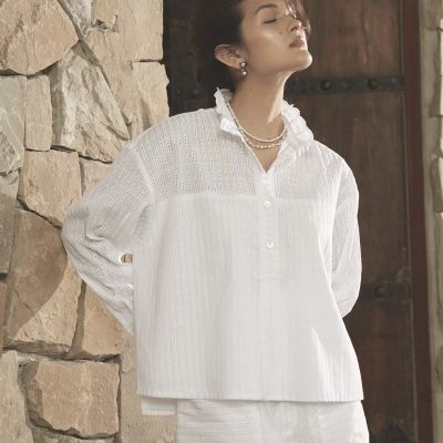 ( พร้อมส่ง )  Perana : เสื้อลูกไม้ Riko Blouse  สี ขาว off-White ( ทรง Oversized )