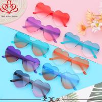 VISION GLASSES ทันสมัยและทันสมัย สีลูกอมสี สีสันสดใส ผู้ใหญ่และผู้ใหญ่ แว่นตากันแดดรูปหัวใจ แว่นตารูปหัวใจ แว่นกันแดดสำหรับงานเลี้ยง ที่บังแดด