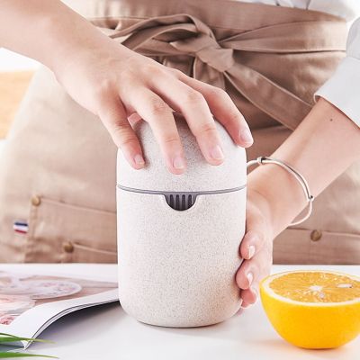 （HOT NEW）เครื่องคั้นน้ำผลไม้ด้วยมือ FruitJuice SqueezerCooking ToolJuice Cup