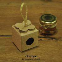 กล่องของชำร่วยรักษ์โลก รุ่น little bee (4.5x4.5x4.5 ซม.) บรรจุ 50 ใบ