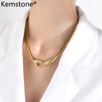 Kemstone สร้อยคอจี้สายโซ่ NK หัวใจกลวงสแตนเลสสำหรับผู้หญิง