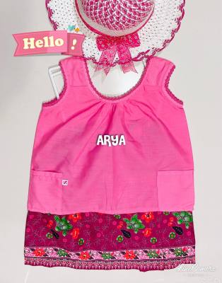 ชุดไทยเด็ก ชุดสงกรานต์ (รหัสP02) เสื้อคอกระเช้าสีพื้นเด็ก พร้อมผ้าถุงสีสันสดใสมีให้เลือก2แบบ