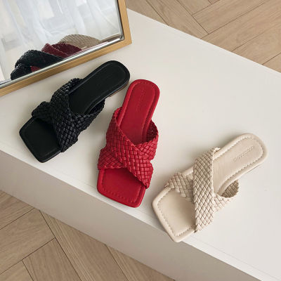 [ccomccomshoes] Vonette woven slippers (1 cm)-I think its the hottest item of the season Its a slipper made in a woven woven form