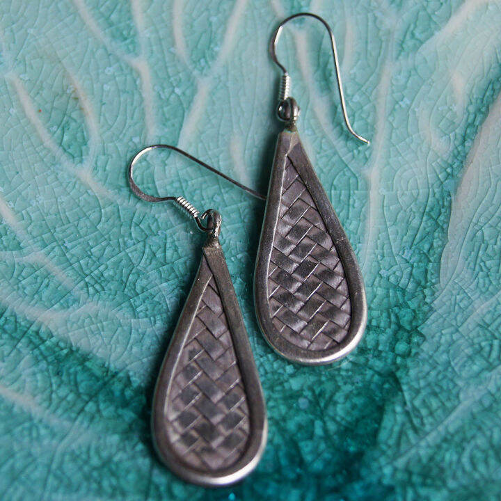 long-oval-woven-nice-earrings-pure-silver-thai-karen-hill-tribe-ยางรีสานสวยงามไทยตำหูเงินกระเหรี่ยงทำจากมือชาวเขางานฝีมือสวยของฝากที่มีคุณค่าของฝากถูกใจ