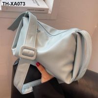 Summertime joker bag handbag new tide 2022 inclined bag soft leather fashion sports senior leisure pillow package