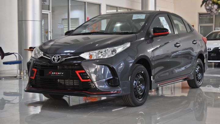 ตัวซีแดง-กระจังหน้า-yaris-ativ-รุ่น-4-ประตู-รุ่นใหม่-ตรงรุ่น-ปี-2020-2021-งานส่งศูนย์