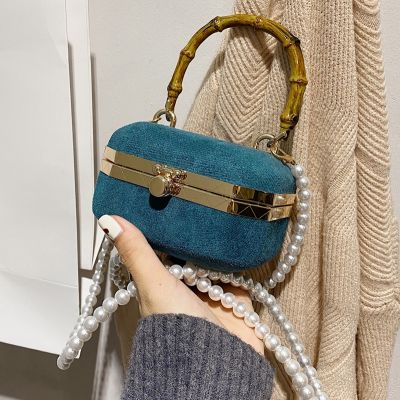 Senior female box small bag is popular this year 2021 new autumn and winter are small portable texture chain inclined shoulder bag