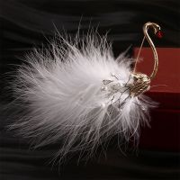 1 Pc Women Luxury Brooches Swan Feather Brooch Pin and Pins Jewelry Scarf Clip Bird Rhinestone Banquet Brooch Accessories