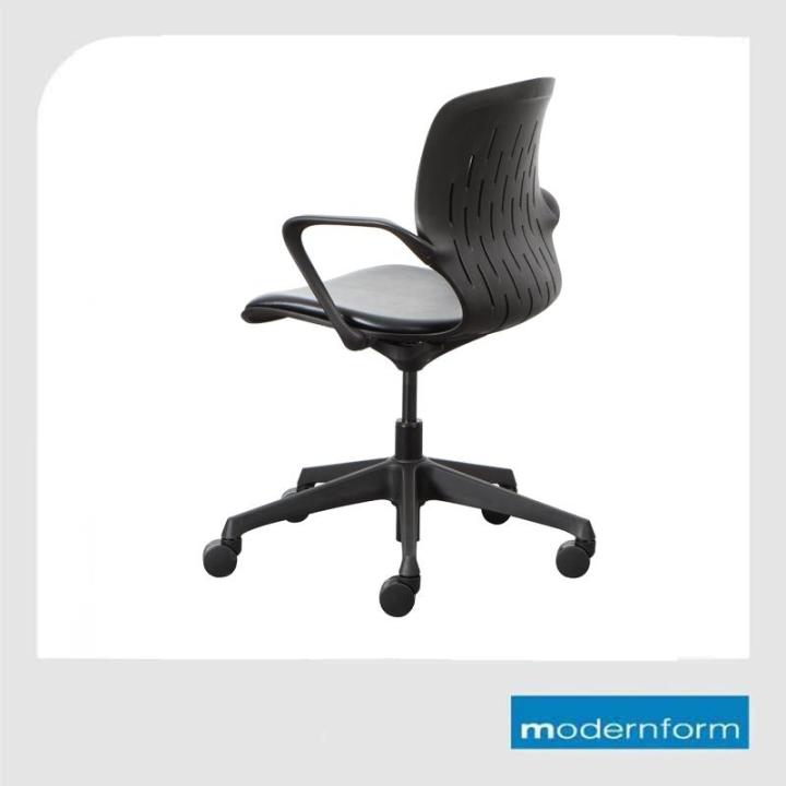 modernform-เก้าอี้อเนกประสงค์-รุ่น-s-chair-พนักพิงกลาง-ยืดหยุ่นโค้งรับตามสรีระผู้นั่ง-เสริมความสบายด้วยที่วางแขนทรงเท่-เบาะหนังเทียมดำ-ขาดำ