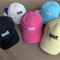 ADER ERROR Letters หมวกปักลายหมวกนุ่มผ้าฝ้ายสีลูกกวาดแบรนด์ Han Guochao หมวกเบสบอลต้นฉบับเกาหลีสินค้าใหม่