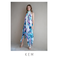 Kemissara Bow Ruffle Neck Open Back Dress - Blue Lotus เดรสพลีตผู้หญิงไหล่ลํ้า Ruffle ที่คอ เดรสผ้าพริ้วปล่อยสบาย