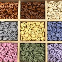 【HOT】 50pcs 10mm 4hole Mini Color Kids Buttons Wood Buttons Clothing Wedding Decoration Sewing Accessories