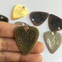 1 PC Retro Metal Guitar Pick Zinc Alloy Pick Plectrum for Electric Guitar Musical Instrument Parts Guitar Accessories Guitar Bass Accessories