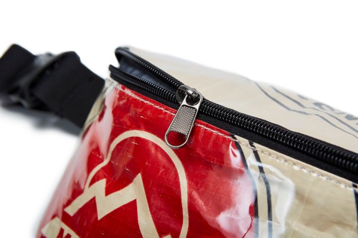 กระเป๋าถุงปูน-รักษ์โลก-montania-messenger-bag-13-bmmg-13-กระเป๋าเมสเซนเจอร์-กระเป๋าสะพายข้าง-กระเป๋าแฟชั่น-กระเป๋ารักษ์โลก-รักสิ่งแวดล้อม