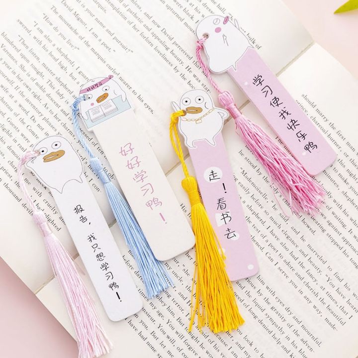 1pcs-cute-tassel-pendant-wooden-bookmarks-korean-creative-cartoon-duck-ruler-inspiring-book-clip-with-7cm-scale