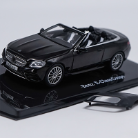 Benz โมเดล E300รถคูเป้รถโลหะผสมจำลองขนาด1:43รถแบบสถิตของตกแต่งสำหรับเป็นของขวัญในวันหยุดสำหรับงานอดิเรกของเด็ก