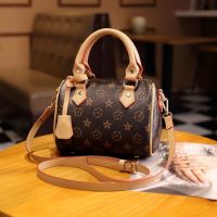 ? 2022 new female bag Boston presbyopic mini pillow bag shoulder inclined across a small handbag Singapore CK bag