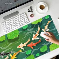 Pond Koi แผ่นรองเมาส์เกมมิ่ง XL HD เยอะในบ้านใหม่แผ่นรองเม้าส์ XL Playmat สำนักงานที่ไม่ใช่พรมลื่นแผ่นรองเมาส์แผ่นรองเมาส์ตั้งโต๊ะ