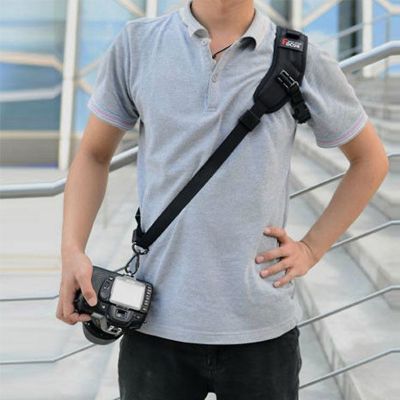 【แนว】โฟกัสคุณภาพสูง F 1 Quick Carry Speed Sling Soft Shoulder Sling Belt สายคล้องคอสำหรับกล้อง DSLR สีดำ