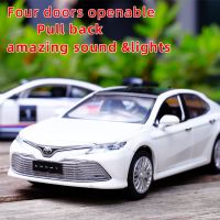 1/34 Toyota Camry Alloy Family Car Model Diecast Toy Four Doors Openable Sound Light Collection Model