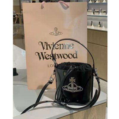 Vivienne Westwood กระเป๋าทรงถังหนังแก้วใหม่มินิหรูหรากระเป๋าสะพายข้าง