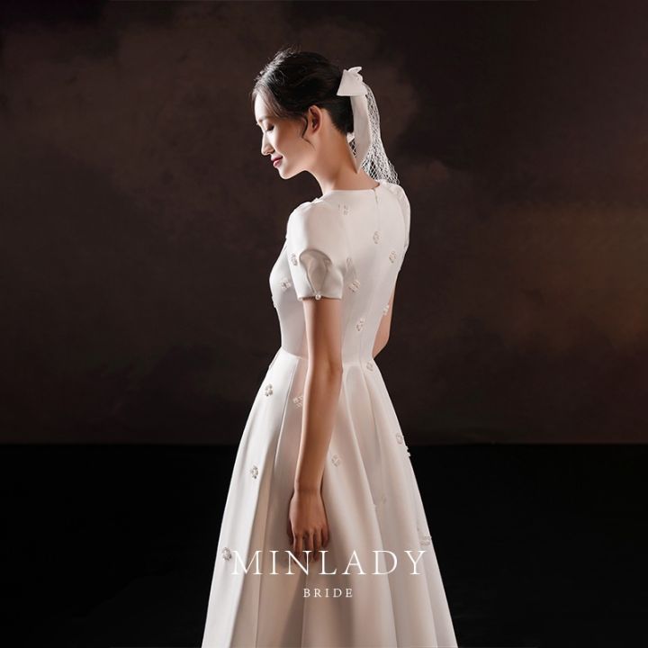 ชุดเดรสผ้าซาตินสีขาวสำหรับเจ้าสาวชุดค็อกเทลชุดแต่งงานแสงทำจากผ้าซาติน-qh106