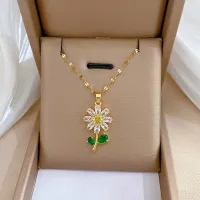 Fashionable Romantic White Flower Necklace Beautiful Personality Full of Zircon Small Chrysanthemum Pendant Party Gift