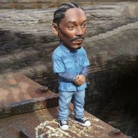 【CW】 Pop Rapper Star Hip Hop Male Ornament Desktop Statue Office Decoration Accessories