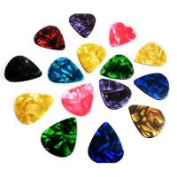 【lz】✣  10 pçs/set Cores Aleatórias Guitar Picks Plectrum Celluloid Picareta Da Guitarra Baixo Acústico Guitarra Elétrica Suave Acessórios