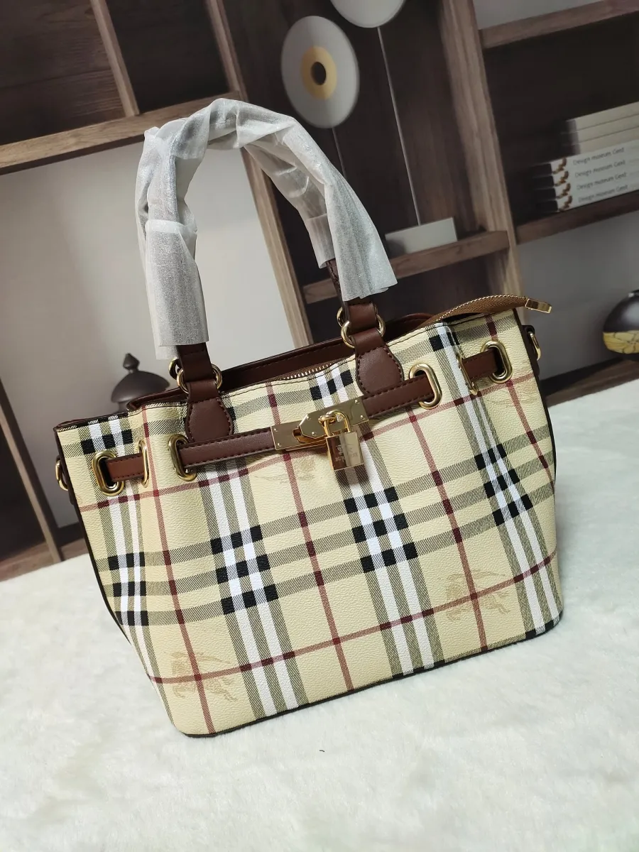 Mùa xuân năm 2023 Burberry Cow Pitote Bag One Shoulder Cross-Body Carry  Padded Kids Bag Large Capacity Bag in stock 