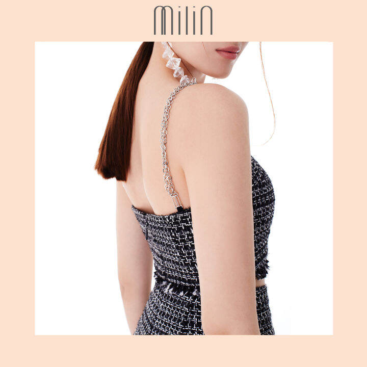 milin-scoop-v-neck-tweed-chain-strap-crop-top-เสื้อสายเดี่ยว-ผ้าทวีด-ทรงครอป-คอวี-แต่งสายโซ่-ชายรุ่ย-camer-top-white-black-สีขาว-สีดำ