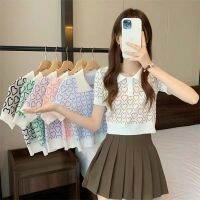 LMM Shop​​พร้อมส่ง เสื้อไหมพรมแขนสั้น คอปก ดีเทลลายหัวใจทั้งตัวสีพาสเทล "#6A61"