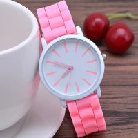 Womens Watches Ultrathin Silicone Ladies Bracelet Large Dial Korean Edition Female Student Fashion Quartz Wristwatch UTHAI CE76