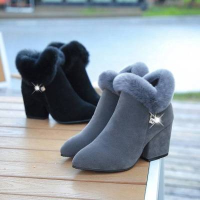 รองเท้าบูทผู้หญิงมีขนาด35-43แฟชั่นฤดูหนาวขนกระต่าย Sepatu BOOT Pendek รองเท้าบูทมีซิปส้นหนาอบอุ่นรองเท้าบูท Martin ตุ๊กตา (เล็กกว่าหนึ่งไซส์)