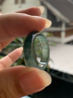 แหวนหยกสีเขียว หยกแท้ 100% ไม่ผ่านการปรับปรุงคุณภาพ (Natural Untreated Green Jadeite Ring Type A)