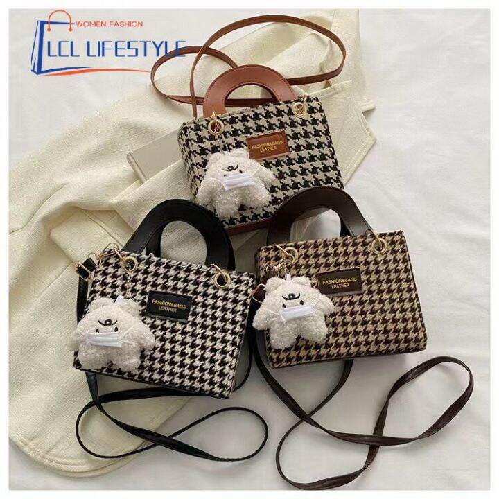 พร้อมส่ง-lcl-lifestyle-กระเป๋าสะพายข้าง-กระเป๋าผู้หญิง-สไตล์เกาหลี-พร้อม-พวงกุญแจ-รุ่น-d-1419